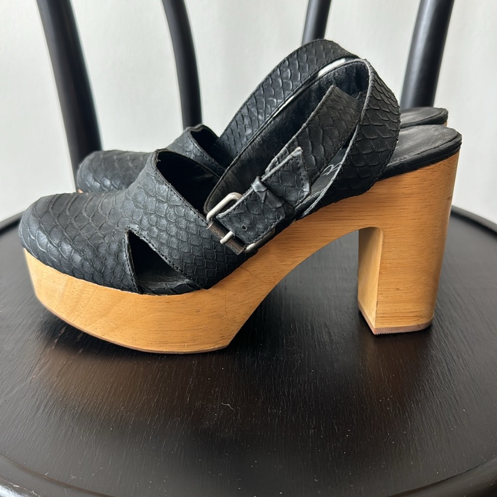 Matisse BLK snakeskin & wood platform heels from Free People SZ 7.